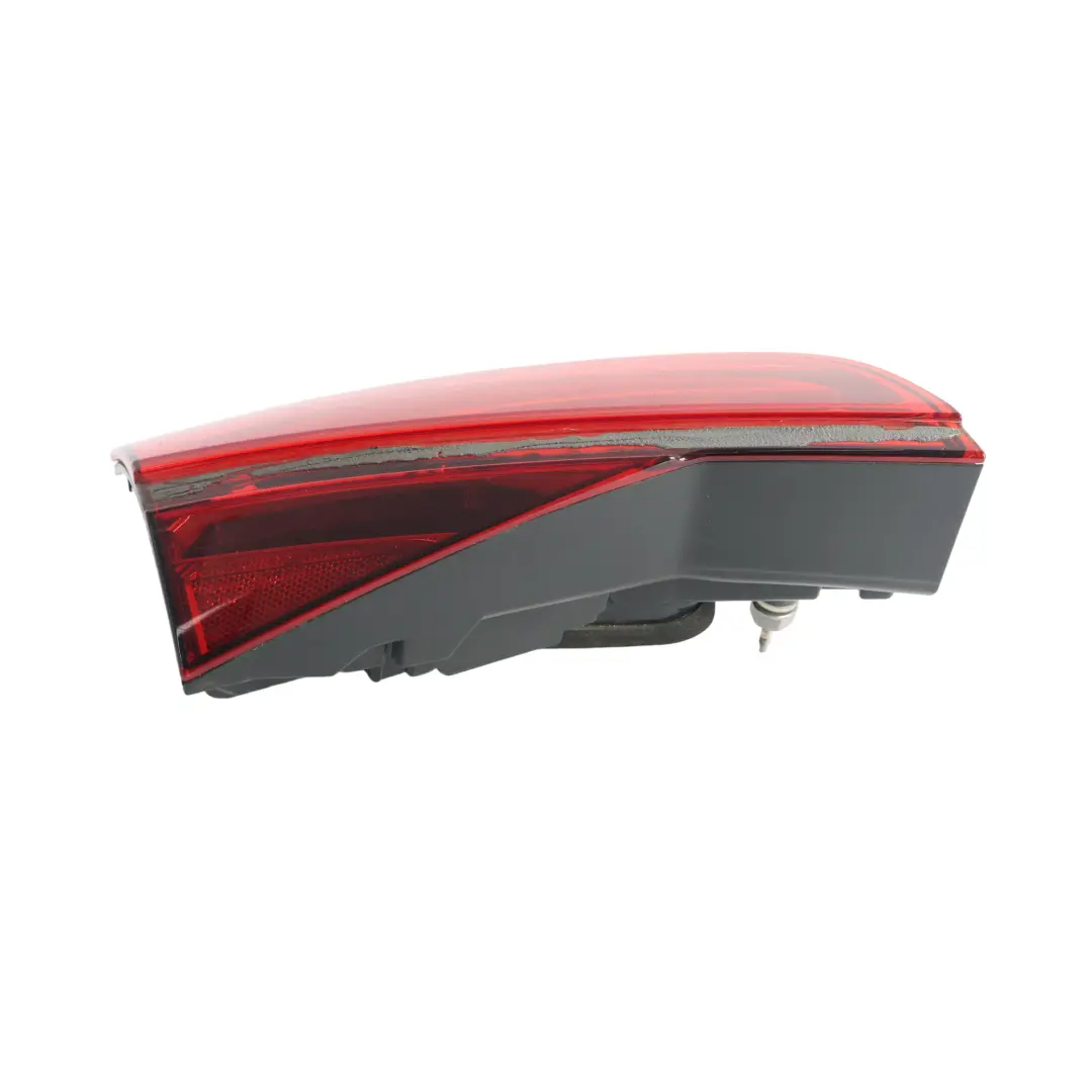 Lampa Tylna W Klapie Lewa Wewnętrzna do Audi A8 D4 o numerze 4H0945093H Audi A8 D4 Lampa Tylna W Klapie Lewa Wewnętrzna - SKU 4H0945093H - Numer Części 4H0945093H