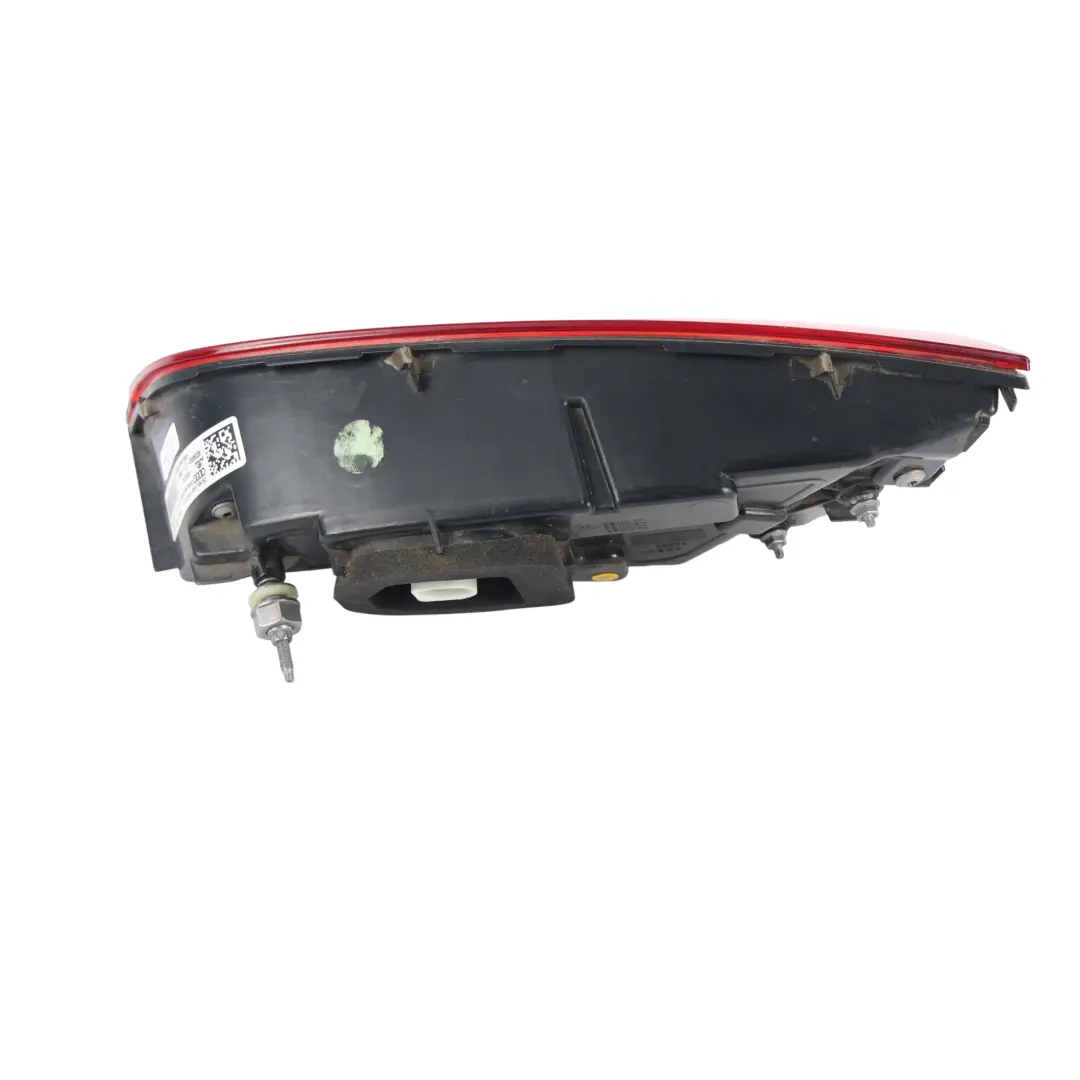 Lampa Tylna W Klapie Lewa Wewnętrzna do Audi A8 D4 o numerze 4H0945093H Audi A8 D4 Lampa Tylna W Klapie Lewa Wewnętrzna - SKU 4H0945093H - Numer Części 4H0945093H