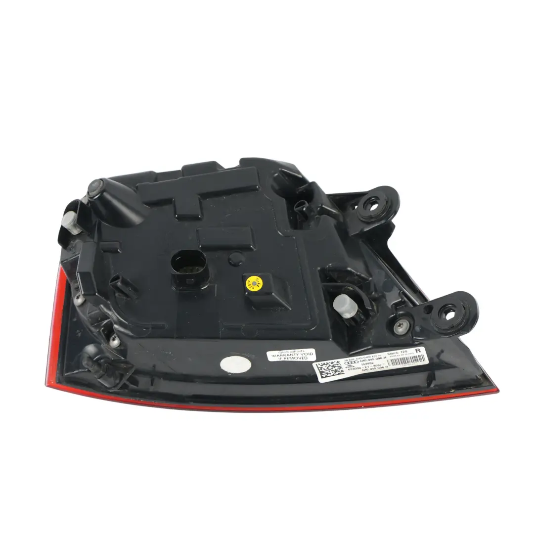Lampa Tylna LED Prawa Zewnętrzna do Audi A8 D4 o numerze 4H0945096H Audi A8 D4 Lampa Tylna LED Prawa Zewnętrzna - SKU 4H0945096H - Numer Części 4H0945096H
