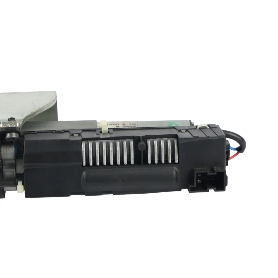 Motore Attuatore Sollevamento Portellone Sinistro per Audi Q7 4L con numero di parte 4L0827851E Audi Q7 4L Motore Attuatore Sollevamento Portellone Sinistro - SKU 4L0827851E-1 - Numero di parte 4L0827851E