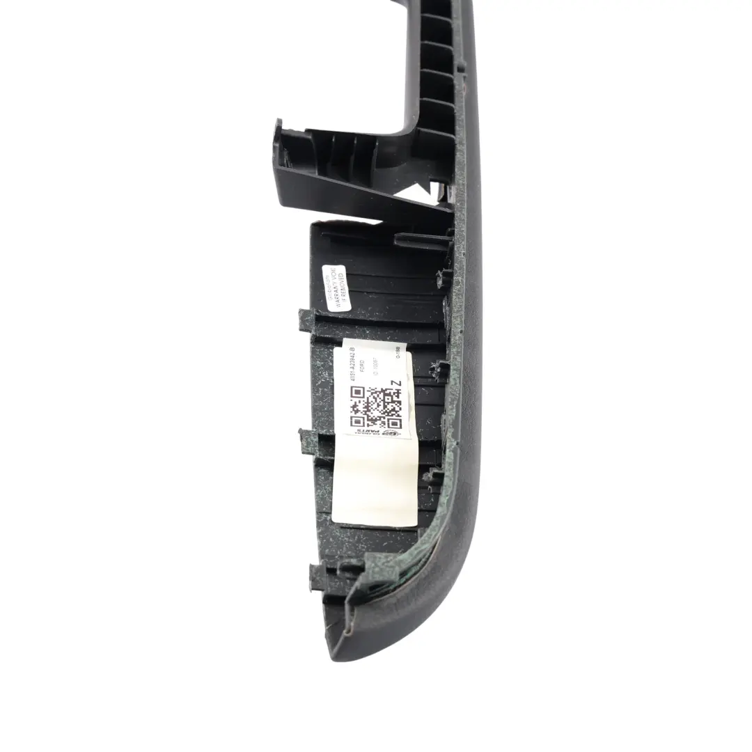 Bracciolo Porta Nero Anteriore Destro per Ford Focus Titanium con numero di parte 4M51-A23942-B Ford Focus Titanium Bracciolo Porta Nero Anteriore Destro - SKU 4M51-A23942-B - Numero di parte 4M51-A23942-B