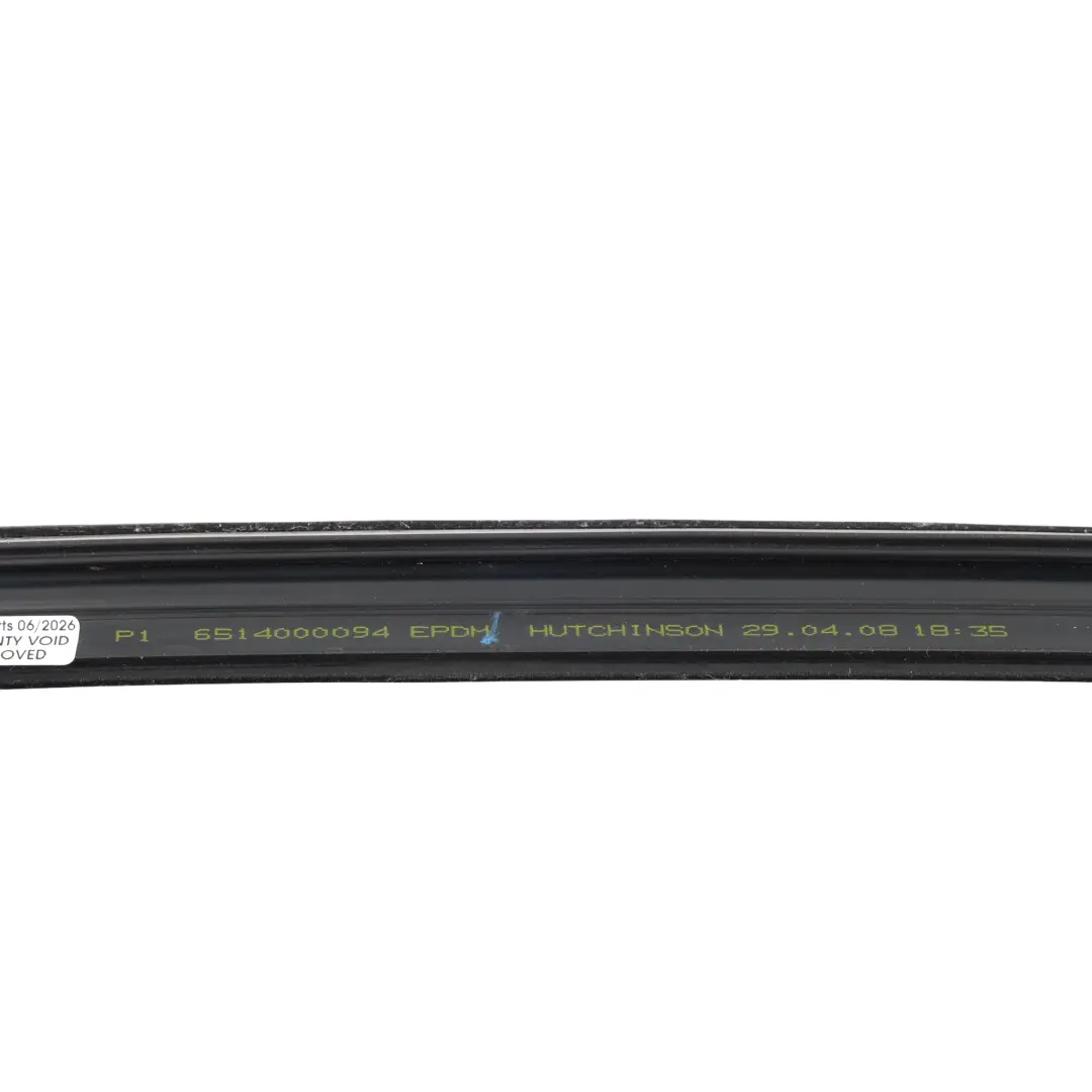 Ford Focus Titanium Uszczelka Szyby Drzwi Tylnych Prawa - SKU 4M51-A25824-A - Numer Części 4M51-A25824-A