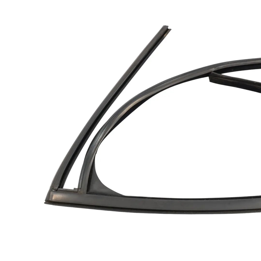 Ford Focus Titanium Guarnizione Finestrino Porta Posteriore Destra - SKU 4M51-A25824-A - Numero di parte 4M51-A25824-A