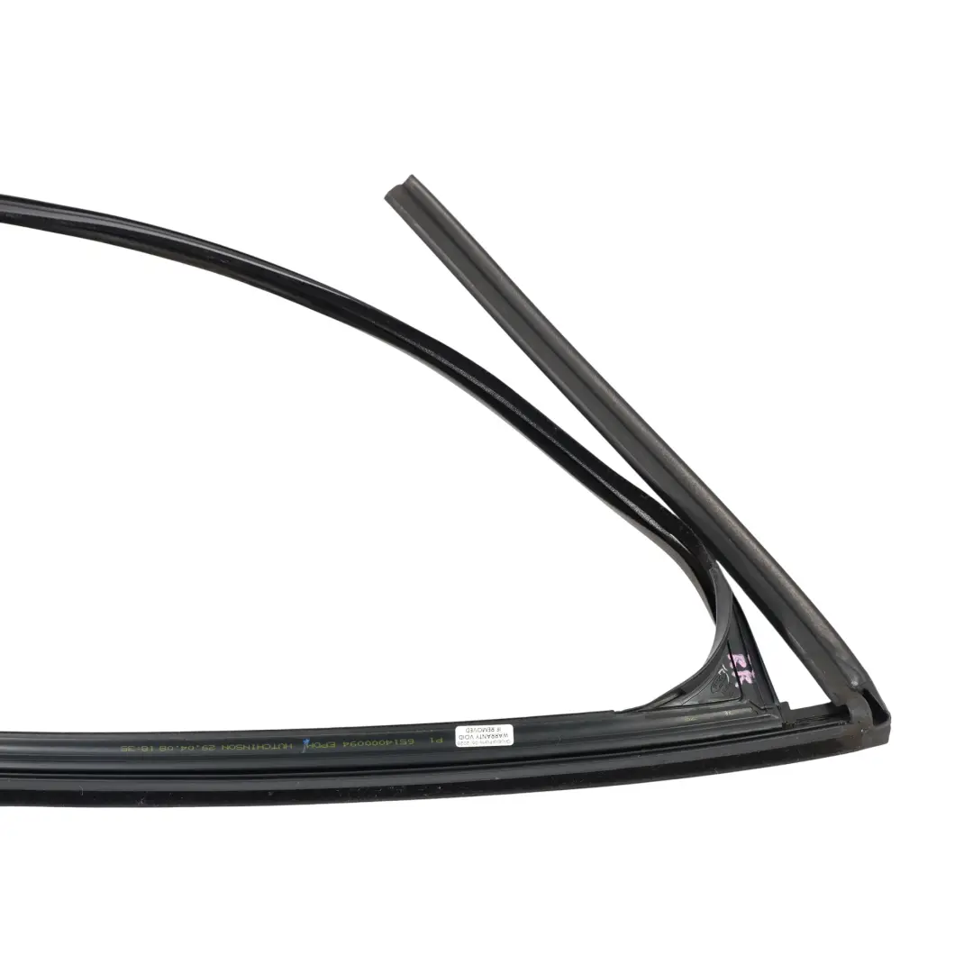 Ford Focus Titanium Uszczelka Szyby Drzwi Tylnych Prawa - SKU 4M51-A25824-A - Numer Części 4M51-A25824-A