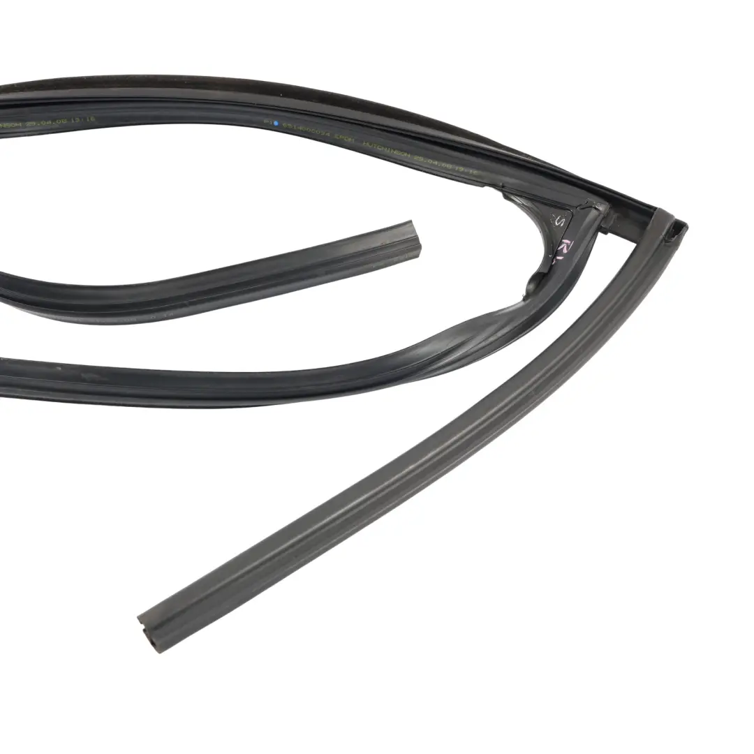 Joint Caoutchouc Vitre Porte Arrière Gauche pour Ford Focus Titanium à propos du numéro de pièce 4M51-A25825-A Ford Focus Titanium Joint Caoutchouc Vitre Porte Arrière Gauche - SKU 4M51-A25825-A - Numéro de pièce 4M51-A25825-A