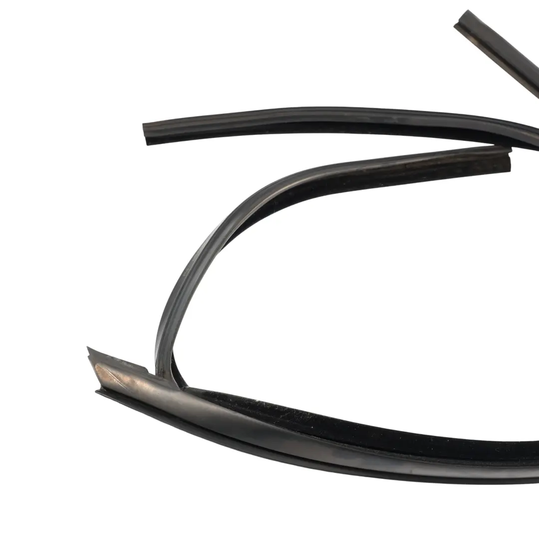 Ford Focus Titanium Rear Door Window Seal Rubber Gasktet Left N/S - SKU 4M51-A25825-A - Part number 4M51-A25825-A