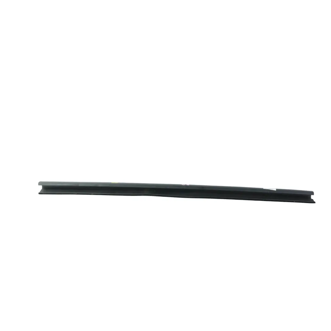 Guarnizione Finestrino Posteriore Destra per Ford Focus Titanium con numero di parte 4M51-A25860-AH Ford Focus Titanium Guarnizione Finestrino Posteriore Destra - SKU 4M51-A25860-AH - Numero di parte 4M51-A25860-AH