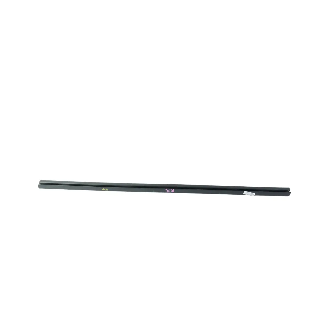 Burlete Ventana Puerta Trasera Derecha para Ford Focus Titanium con número de pieza 4M51-A25860-AH Ford Focus Titanium Burlete Ventana Puerta Trasera Derecha - SKU 4M51-A25860-AH - Número de pieza 4M51-A25860-AH