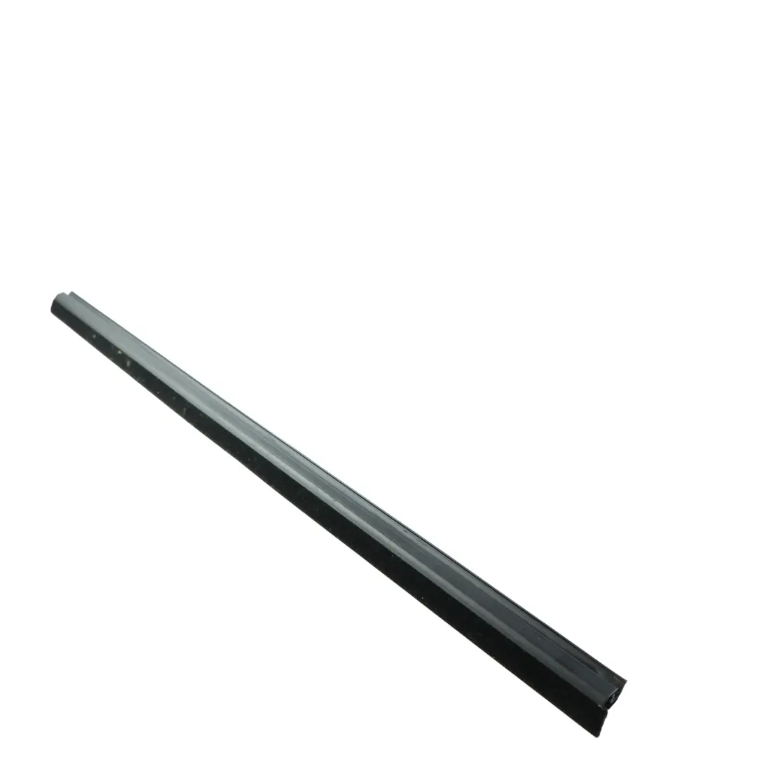 Burlete Cinturón Puerta Trasera Izquierda para Ford Focus Titanium con número de pieza 4M51-A25861-AH Ford Focus Titanium Burlete Cinturón Puerta Trasera Izquierda - SKU 4M51-A25861-AH - Número de pieza 4M51-A25861-AH
