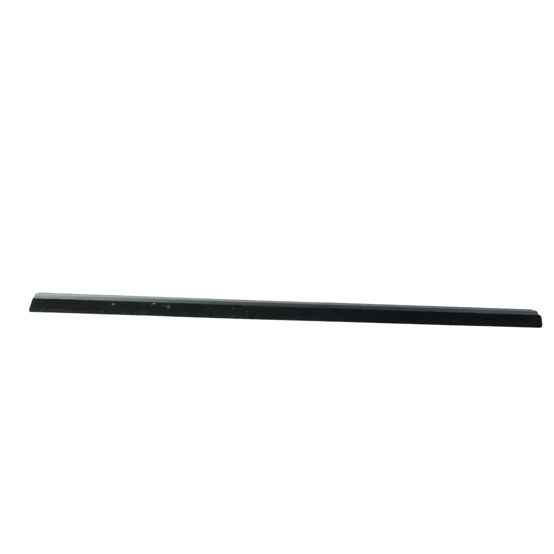 Burlete Cinturón Puerta Trasera Izquierda para Ford Focus Titanium con número de pieza 4M51-A25861-AH Ford Focus Titanium Burlete Cinturón Puerta Trasera Izquierda - SKU 4M51-A25861-AH - Número de pieza 4M51-A25861-AH