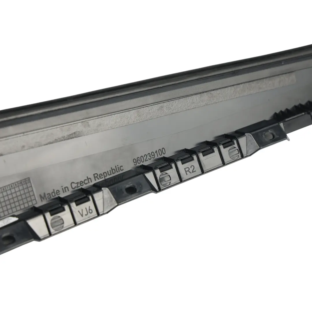 Skoda Karoq NU7 Moldura Pilar Ventana Puerta Trasera Derecha - SKU 575839902B - Número de pieza 575839902B