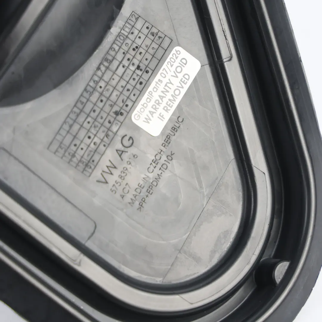 Listwa Ozdobna Boczka Tylnych Prawych Drzwi do Skoda Karoq NU7 o numerze 575839916 Skoda Karoq NU7 Listwa Ozdobna Boczka Tylnych Prawych Drzwi - SKU 575839916 - Numer Części 575839916