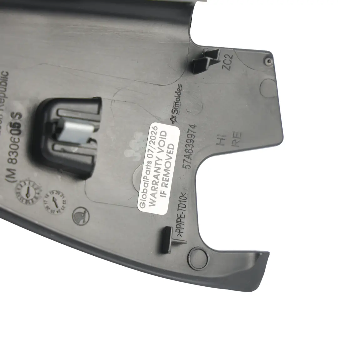 Moldura Triángulo Puerta Trasera Negro Derecho para Skoda Karoq NU7 con número de pieza 57A839974 Skoda Karoq NU7 Moldura Triángulo Puerta Trasera Negro Derecho - SKU 57A839974 - Número de pieza 57A839974