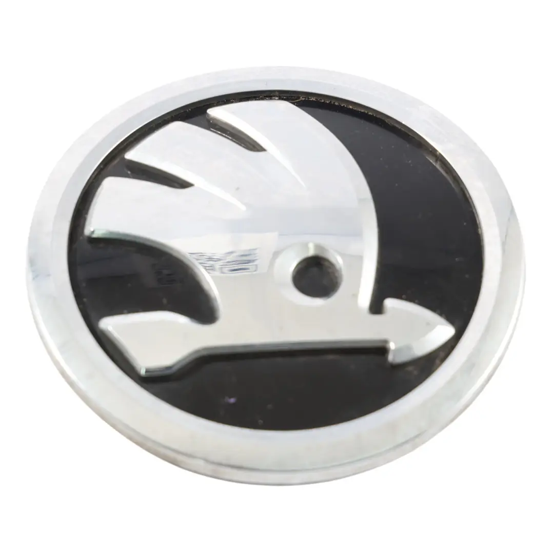 Skoda Karoq ND Emblème Logo Badge Capot Avant - SKU 57A853621 - Numéro de pièce 57A853621