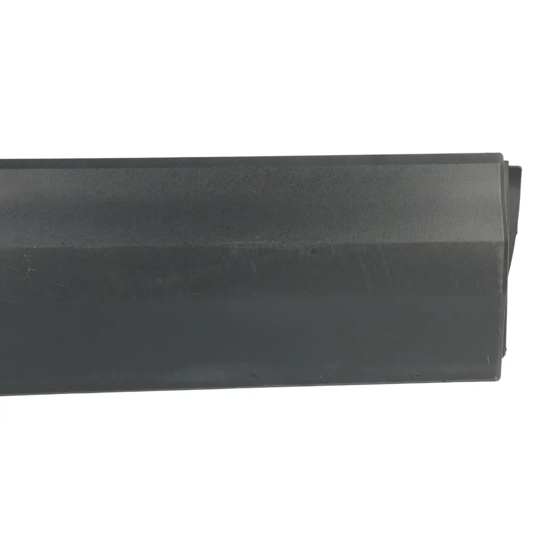Skoda Karoq NU7 Moulure Baguette Porte Arrière Panneau Noir Droit - SKU 57A854950 - Numéro de pièce 57A854950