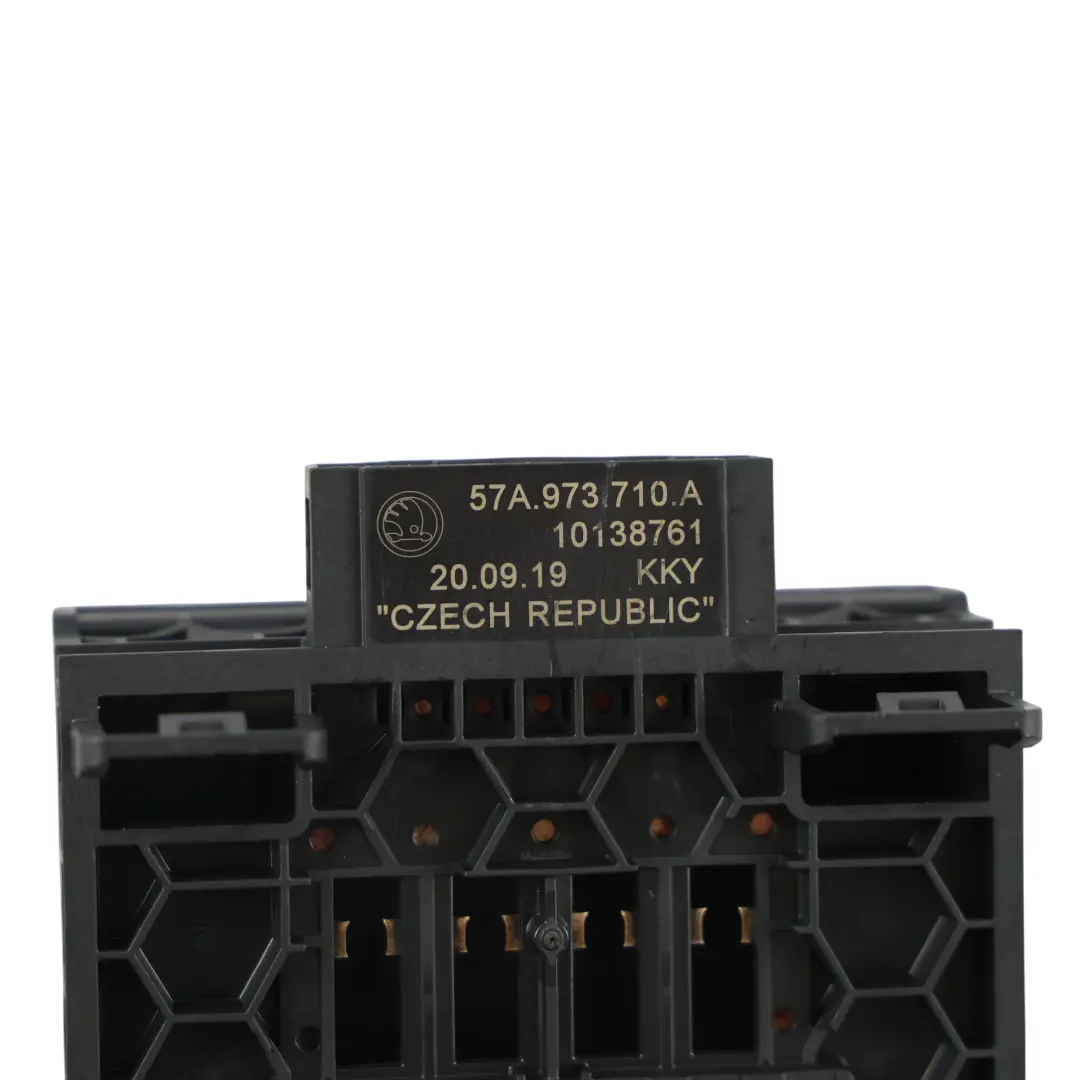 Sitzhalterung Befestigung 5 Pin Stecker Rechts für Skoda Karoq NU7 mit Teilenummer 57A973710A Skoda Karoq NU7 Sitzhalterung Befestigung 5 Pin Stecker Rechts - SKU 57A973710A - Teilenummer 57A973710A