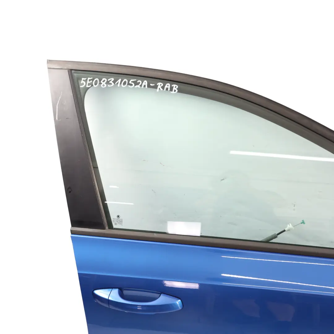 MK3 Panneau Revêtement Porte Avant Droit Bleu Race Métallisé F5W pour Skoda Octavia à propos du numéro de pièce 5E0831052A Skoda Octavia MK3 Panneau Revêtement Porte Avant Droit Bleu Race Métallisé F5W - SKU 5E0831052A-RAB - Numéro de pièce 5E0831052A