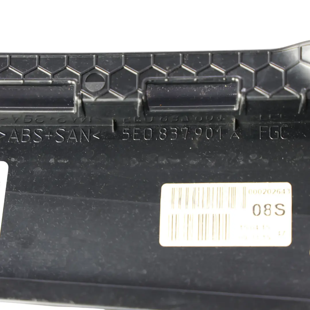 Skoda Octavia 5E Finition Encadrement Vitre Avant Gauche Montant B - SKU 5E0837901A - Numéro de pièce 5E0837901A