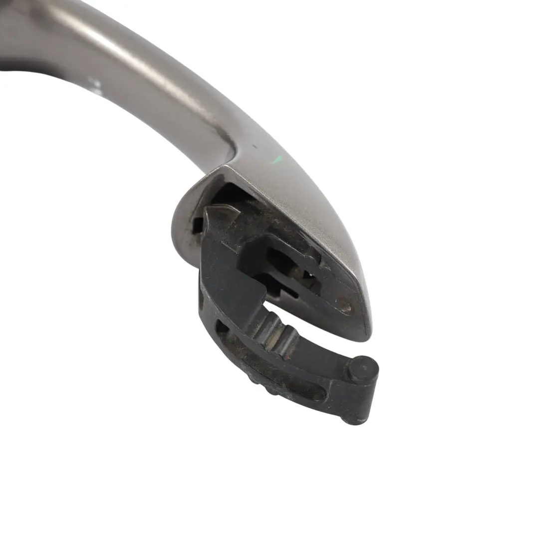 Maniglia Anteriore Sinistra Grigio Calcare A7N per Volkswagen Golf 7 con numero di parte 5G0837205N Volkswagen Golf 7 Maniglia Anteriore Sinistra Grigio Calcare A7N - SKU 5G0837205N-LIM - Numero di parte 5G0837205N
