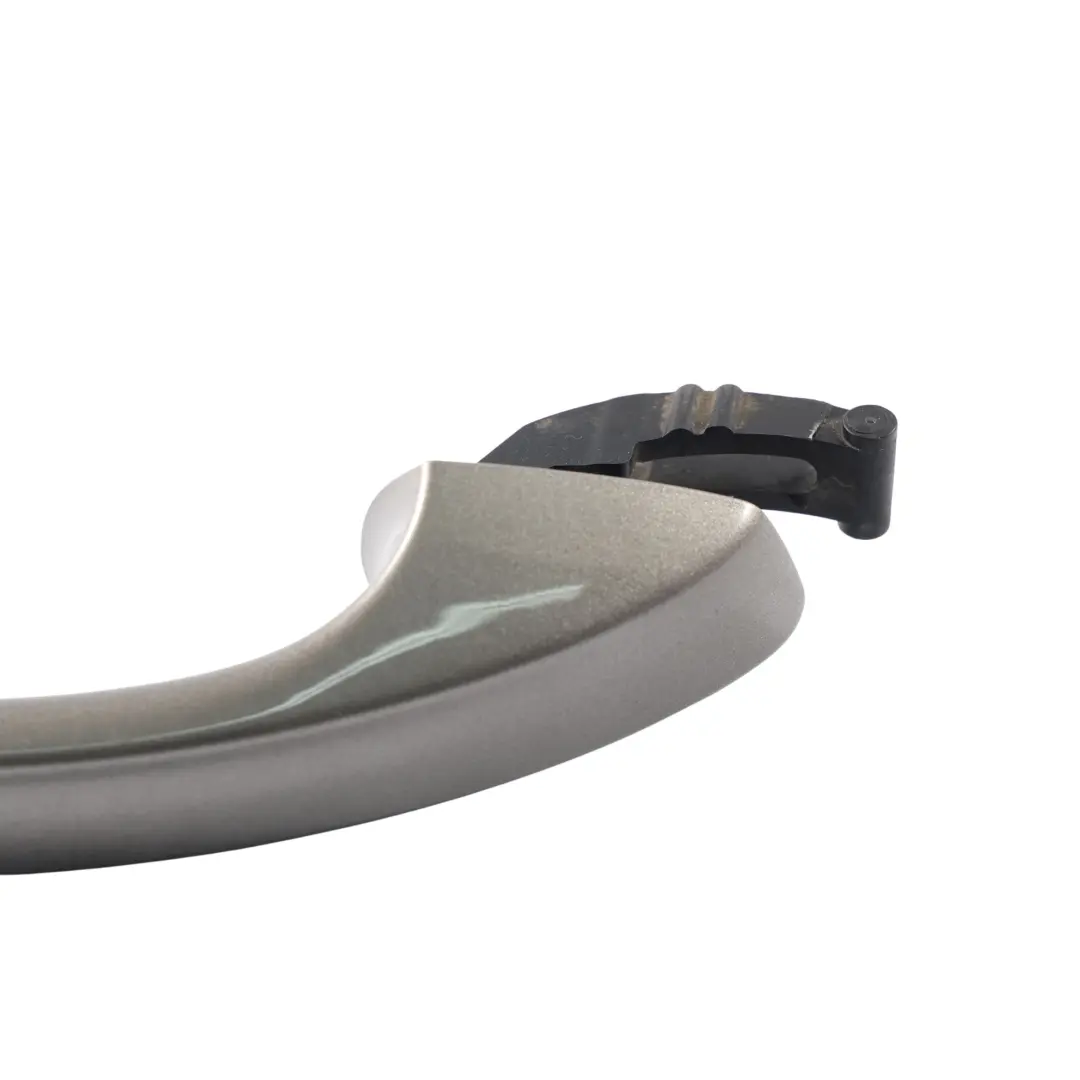 5G Maniglia Posteriore Destra Grigio Limestone A7N per Volkswagen Golf 7 con numero di parte 5G0837206N Volkswagen Golf 7 5G Maniglia Posteriore Destra Grigio Limestone A7N - SKU 5G0837206N-LIM - Numero di parte 5G0837206N