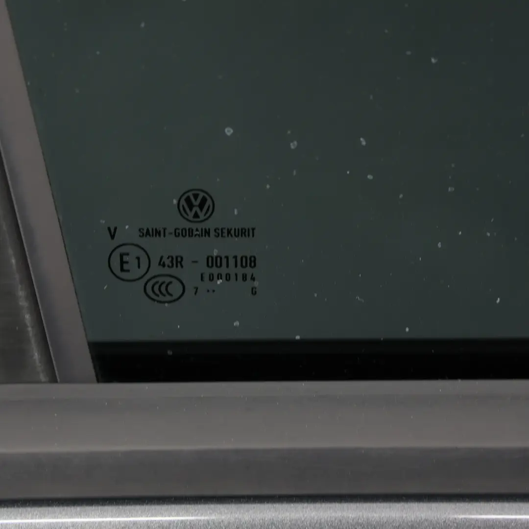 Türverkleidung Hinten Rechts Indiumgrau Metallic R7H für Volkswagen Golf Mk7 mit Teilenummer 5G4833056AD Volkswagen Golf Mk7 Türverkleidung Hinten Rechts Indiumgrau Metallic R7H - SKU 5G4833056AD-IDG - Teilenummer 5G4833056AD
