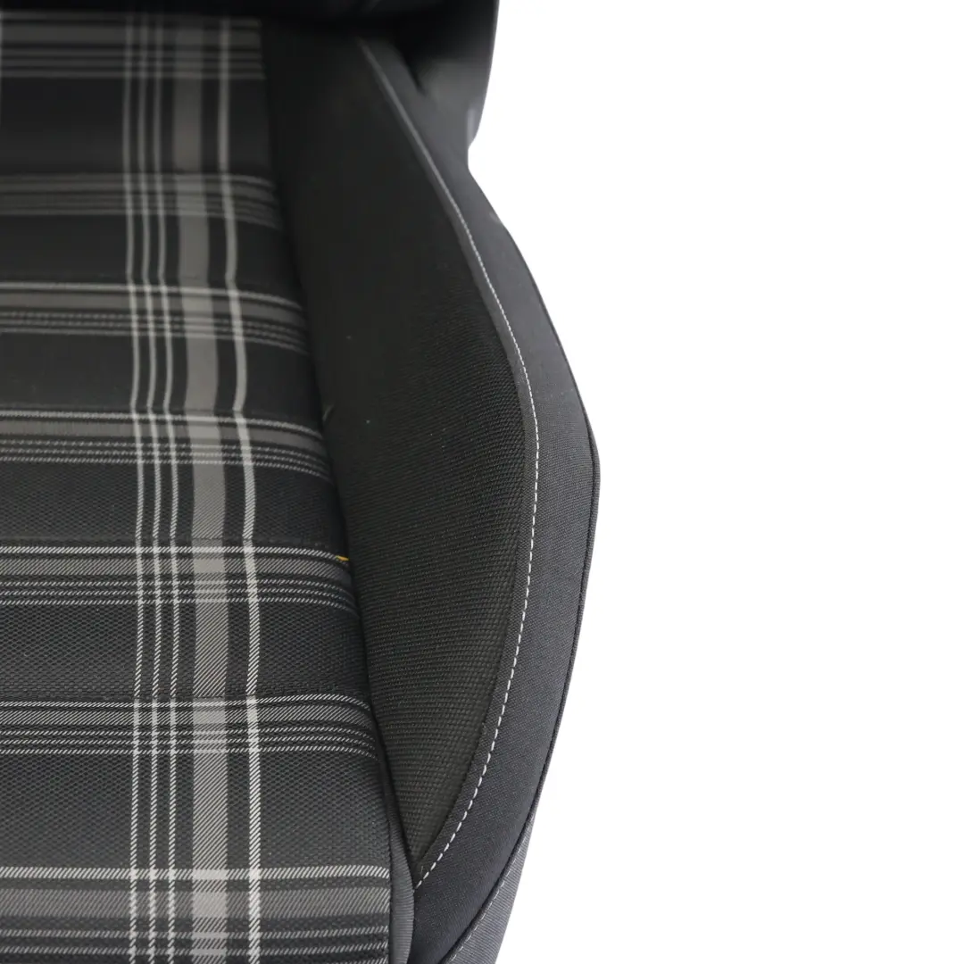Fotel Przedni Prawy Materiał Czarny Artgrey do Volkswagen Golf GTD o numerze 5G4881806DK Volkswagen Golf GTD Fotel Przedni Prawy Materiał Czarny Artgrey - SKU 5G4881806DK-1 - Numer Części 5G4881806DK