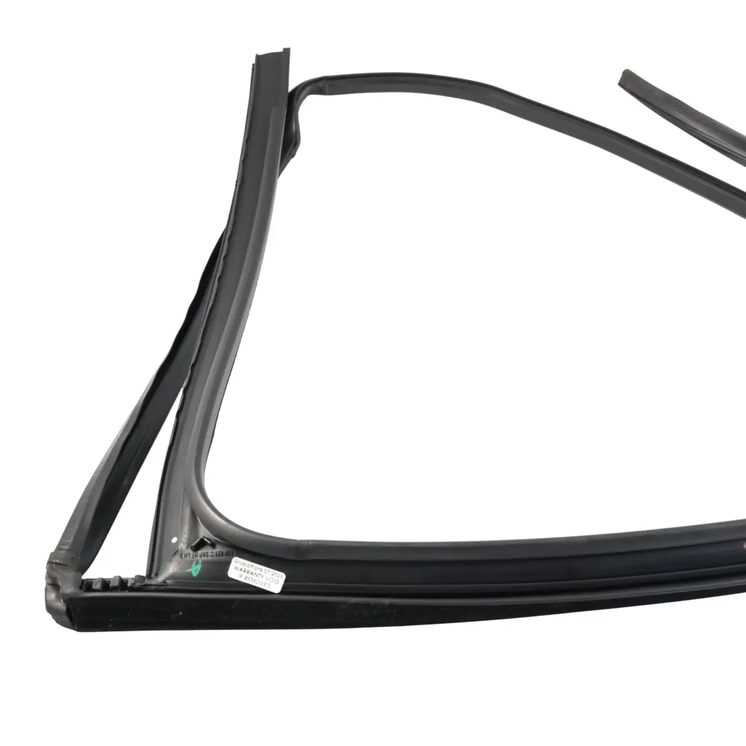 Uszczelka Szyby Drzwi Tylna Lewa do Volkswagen Golf Mk7 o numerze 5G6839431C Volkswagen Golf Mk7 Uszczelka Szyby Drzwi Tylna Lewa - SKU 5G6839431C - Numer Części 5G6839431C