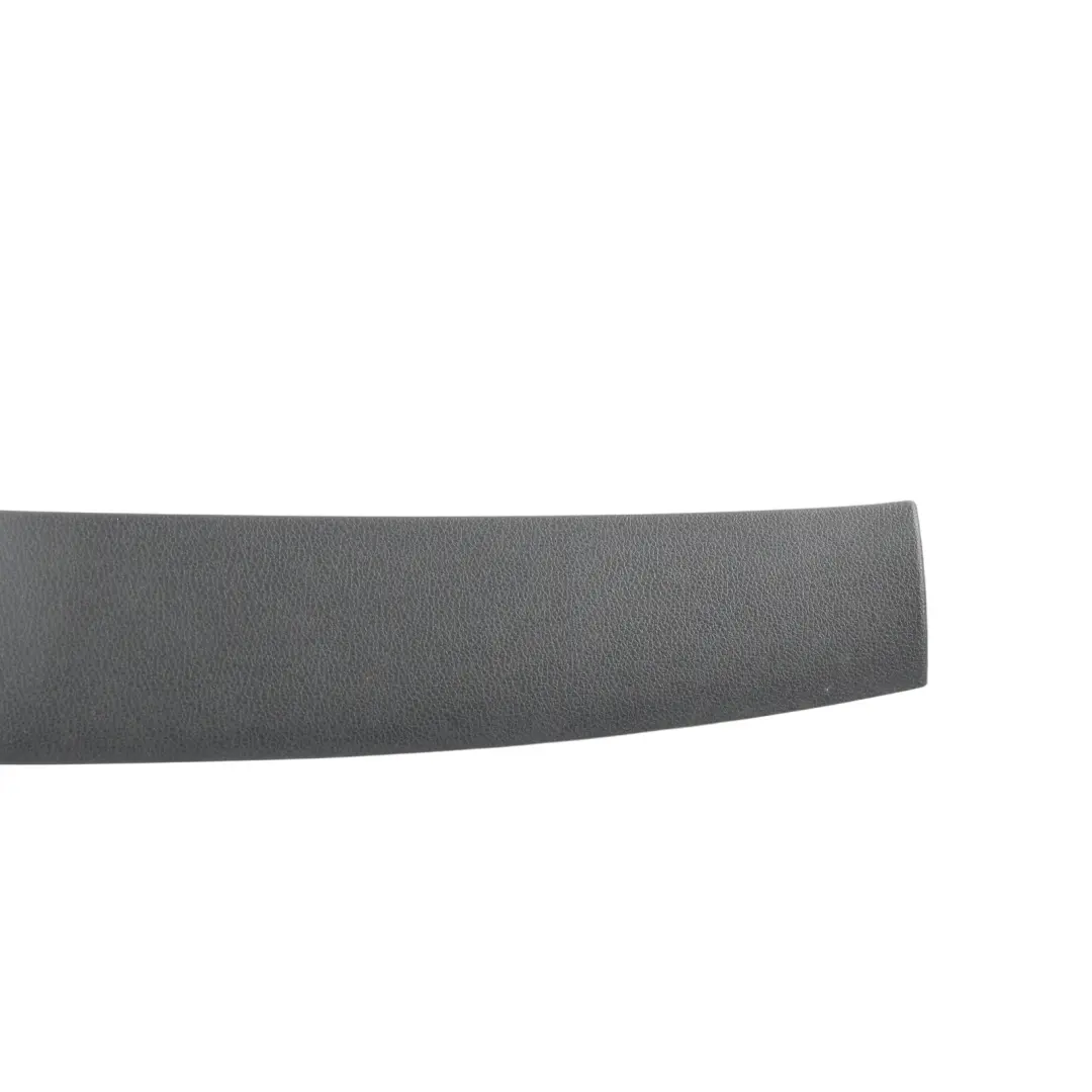 Volkswagen Golf Mk7 Garniture Panneau Hayon Supérieur Arrière Noir - SKU 5G6867715B - Numéro de pièce 5G6867715B