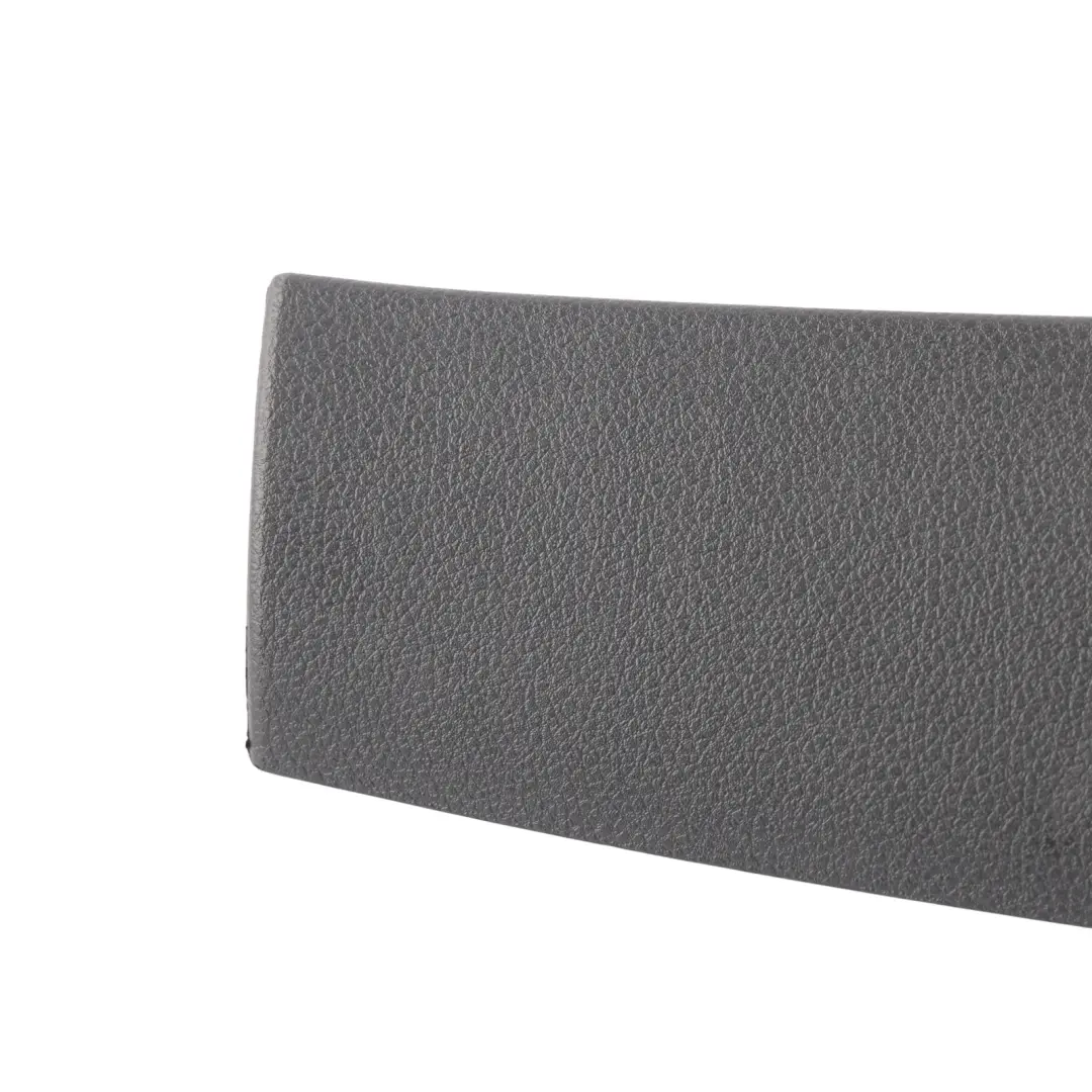 Volkswagen Golf Mk7 Panel Tapa Portón Trasero Superior Negro - SKU 5G6867715B - Número de pieza 5G6867715B
