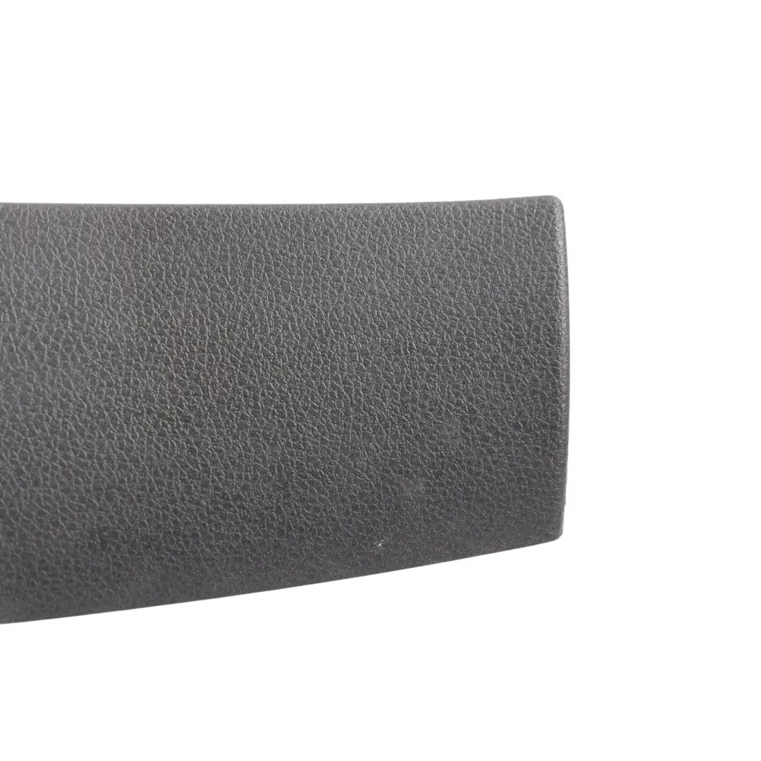 Volkswagen Golf Mk7 Garniture Panneau Hayon Supérieur Arrière Noir - SKU 5G6867715B - Numéro de pièce 5G6867715B