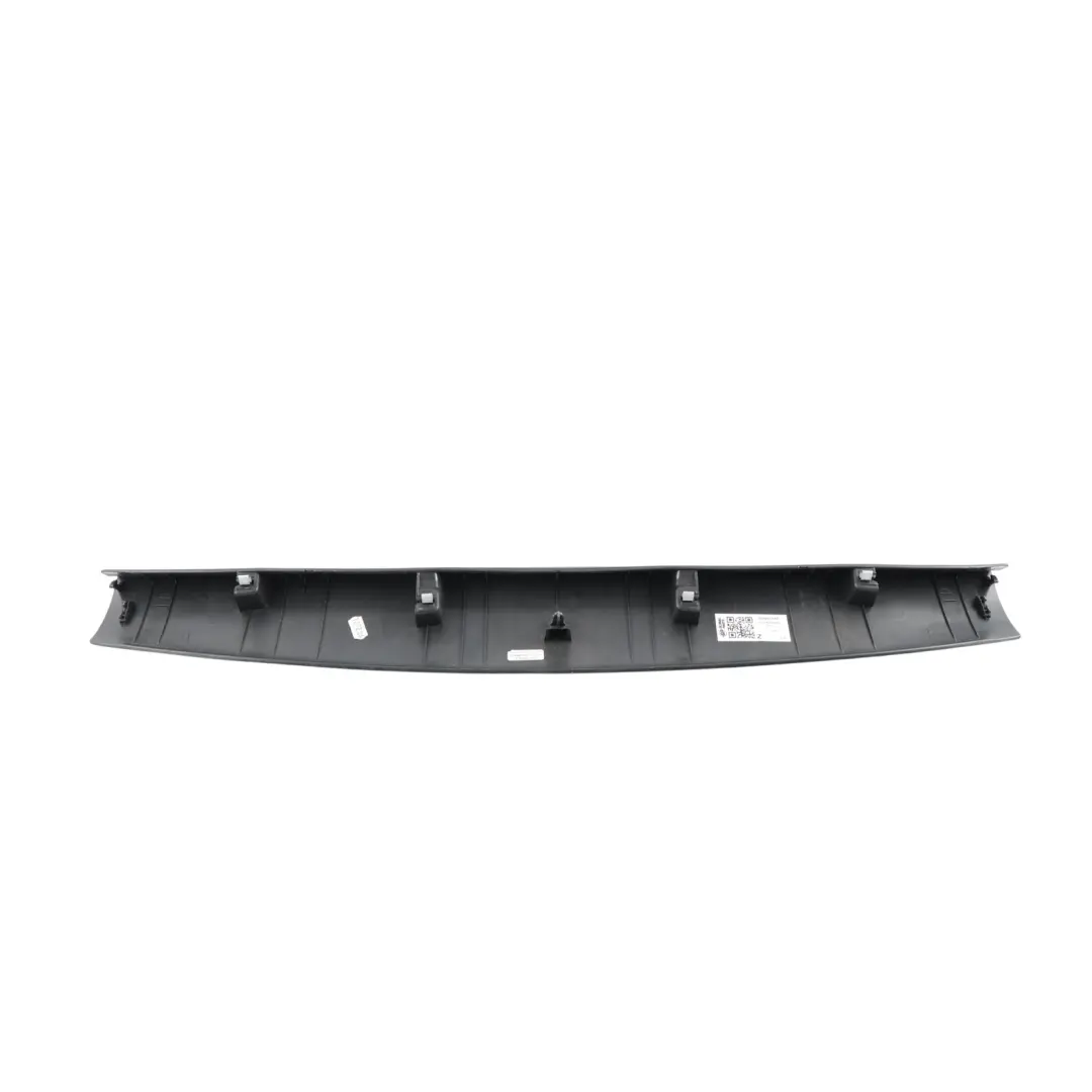 Garniture Panneau Hayon Supérieur Arrière Noir pour Volkswagen Golf Mk7 à propos du numéro de pièce 5G6867715B Volkswagen Golf Mk7 Garniture Panneau Hayon Supérieur Arrière Noir - SKU 5G6867715B - Numéro de pièce 5G6867715B