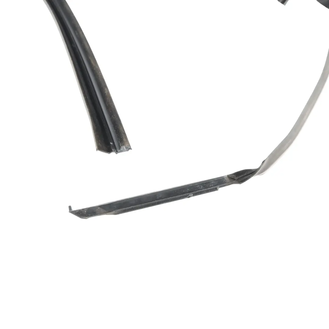Skoda Yeti 5L Front Door Sliding Window Guide Seal Gasket Left N/S - SKU 5L0837431G - Part number 5L0837431G