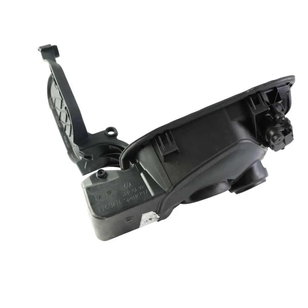Volkswagen Tiguan 5N AD Vassoio Sportello Carburante - SKU 5NA809857A - Numero di parte 5NA809857A