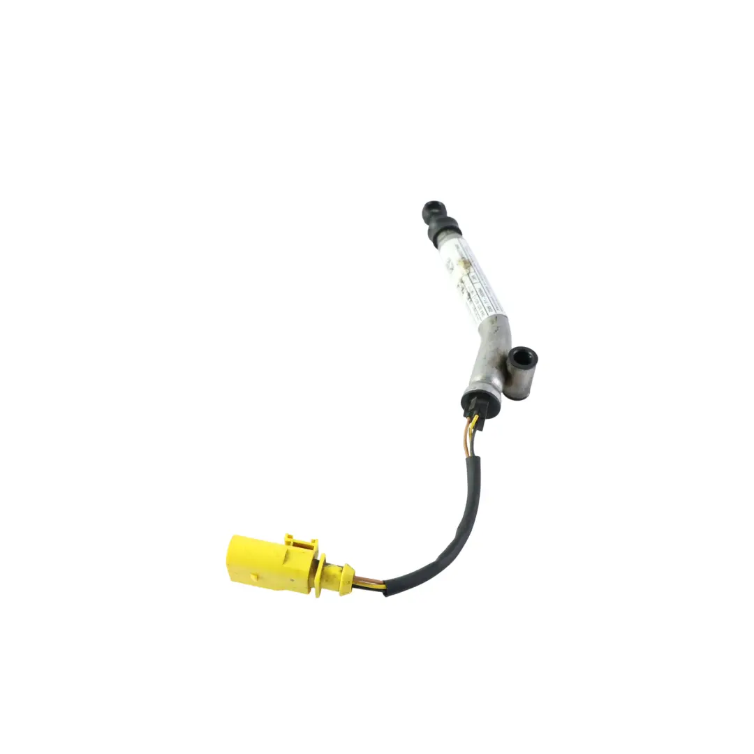 Nabój Systemu Ochrony Pieszych Lewy Prawy do VW Tiguan 5N o numerze 5NA823823F VW Tiguan 5N Nabój Systemu Ochrony Pieszych Lewy Prawy - SKU 5NA823823F - Numer Części 5NA823823F