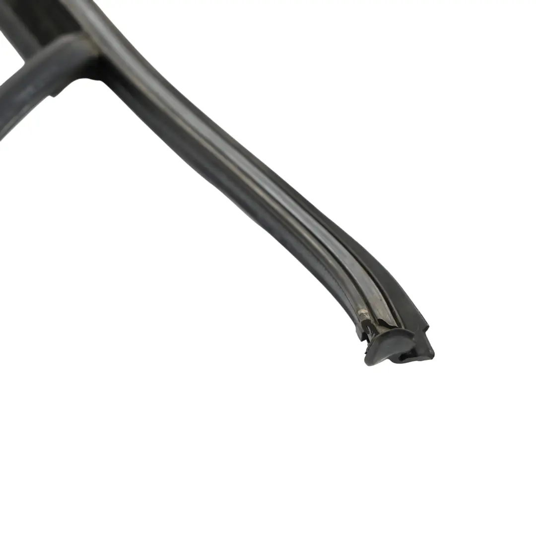 Volkswagen Tiguan 5N Window Guide Run Channel Front Right O/S Black 5NA837432A - SKU 5NA837432E - Part number 5NA837432E