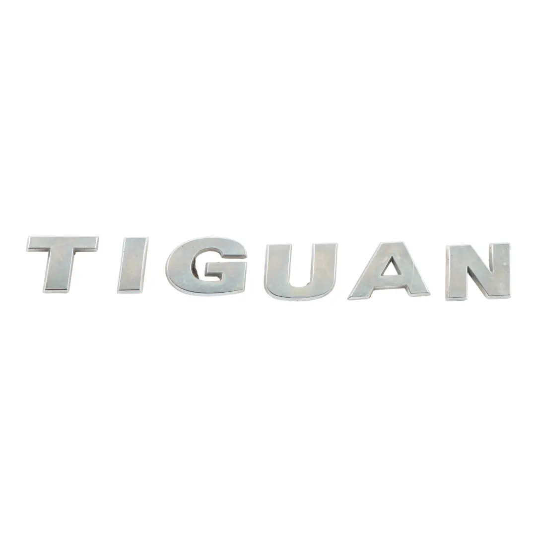 Heck Heckklappe Emblem Logo Schriftzug für Volkswagen Tiguan 5N mit Teilenummer 5NA853687 Volkswagen Tiguan 5N Heck Heckklappe Emblem Logo Schriftzug - SKU 5NA853687 - Teilenummer 5NA853687