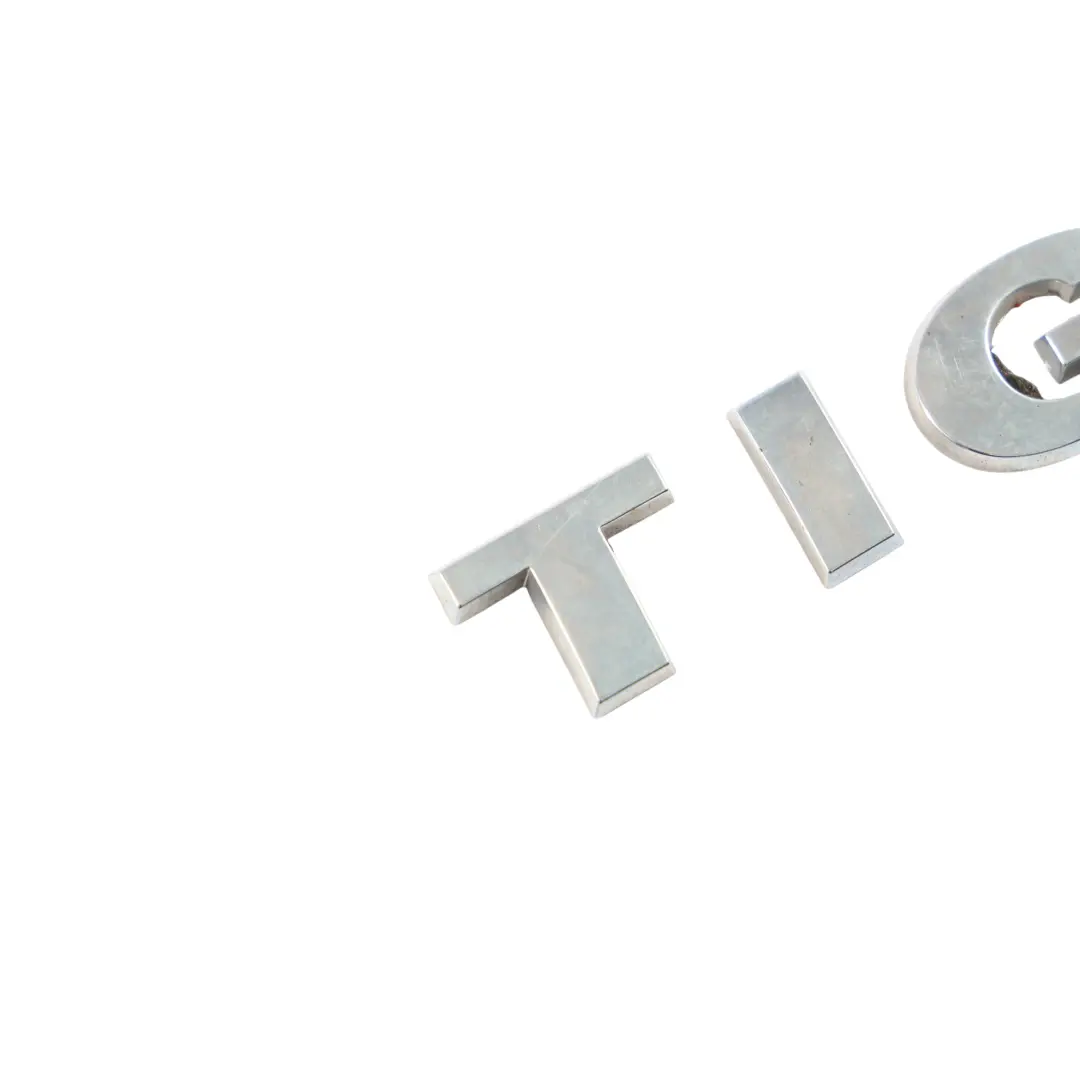 Heck Heckklappe Emblem Logo Schriftzug für Volkswagen Tiguan 5N mit Teilenummer 5NA853687 Volkswagen Tiguan 5N Heck Heckklappe Emblem Logo Schriftzug - SKU 5NA853687 - Teilenummer 5NA853687