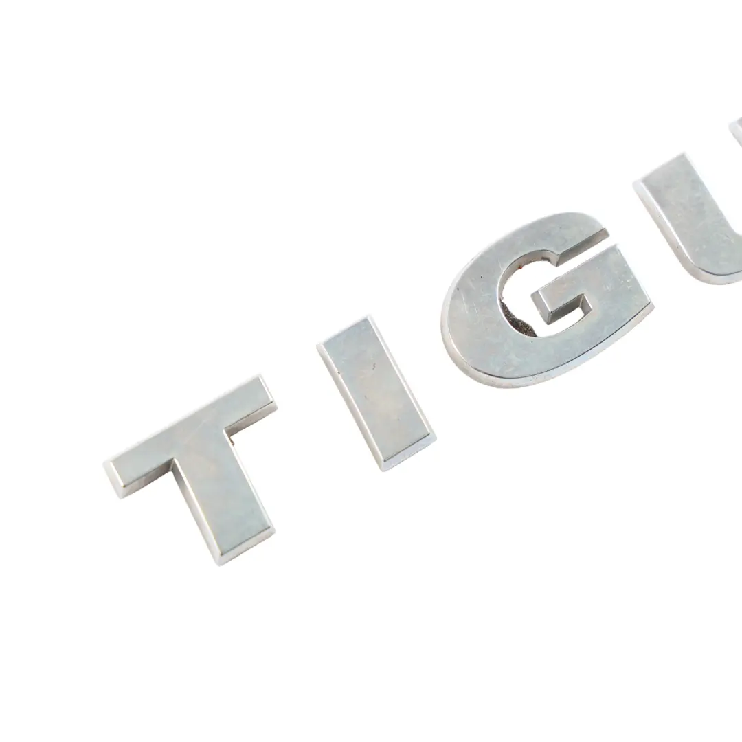 Emblemat Tylna Klapa Bagażnika do Volkswagen Tiguan 5N o numerze 5NA853687 Volkswagen Tiguan 5N Emblemat Tylna Klapa Bagażnika - SKU 5NA853687 - Numer Części 5NA853687