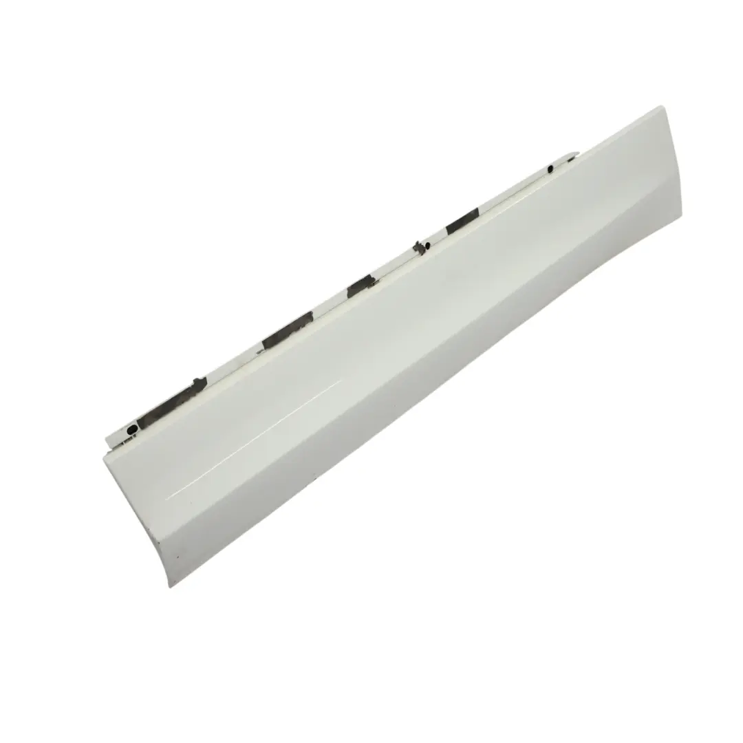 Moldura Inferior Puerta Delantera Derecha Blanco Puro C9A para Volkswagen Tiguan 5N con número de pieza 5NA854940M Volkswagen Tiguan 5N Moldura Inferior Puerta Delantera Derecha Blanco Puro C9A - SKU 5NA854940M-PWH - Número de pieza 5NA854940M