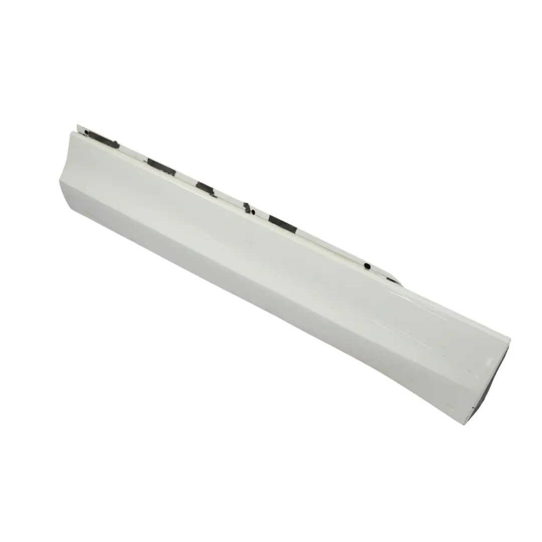 Moldura Inferior Puerta Delantera Derecha Blanco Puro C9A para Volkswagen Tiguan 5N con número de pieza 5NA854940M Volkswagen Tiguan 5N Moldura Inferior Puerta Delantera Derecha Blanco Puro C9A - SKU 5NA854940M-PWH - Número de pieza 5NA854940M
