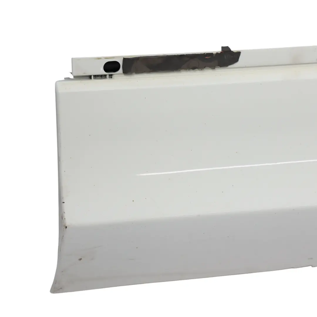 Moldura Inferior Puerta Delantera Derecha Blanco Puro C9A para Volkswagen Tiguan 5N con número de pieza 5NA854940M Volkswagen Tiguan 5N Moldura Inferior Puerta Delantera Derecha Blanco Puro C9A - SKU 5NA854940M-PWH - Número de pieza 5NA854940M