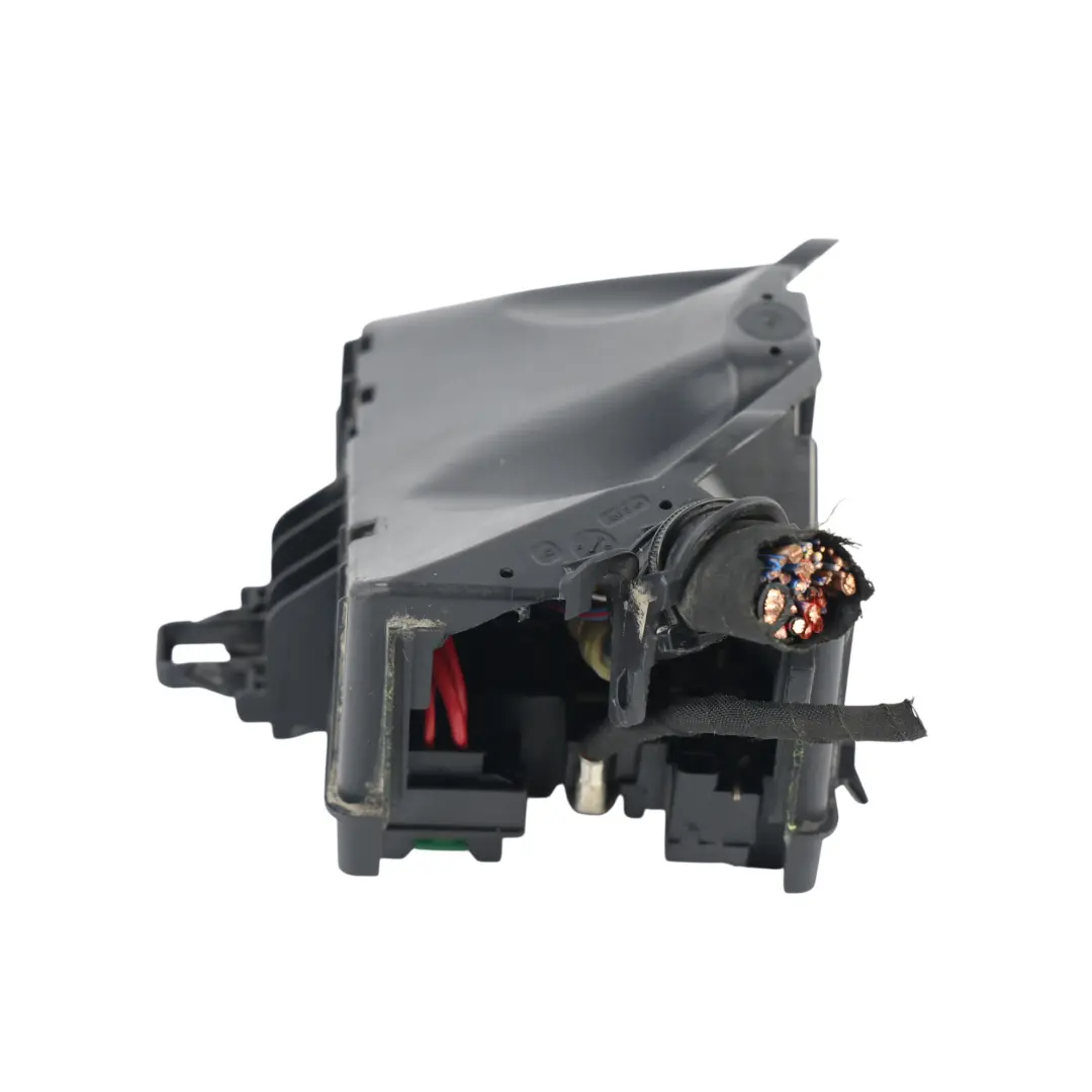 Volkswagen Caddy SB Fuse Relay Box Housing 2.0 TDI - SKU 5R3907361 - Part number 5R3907361