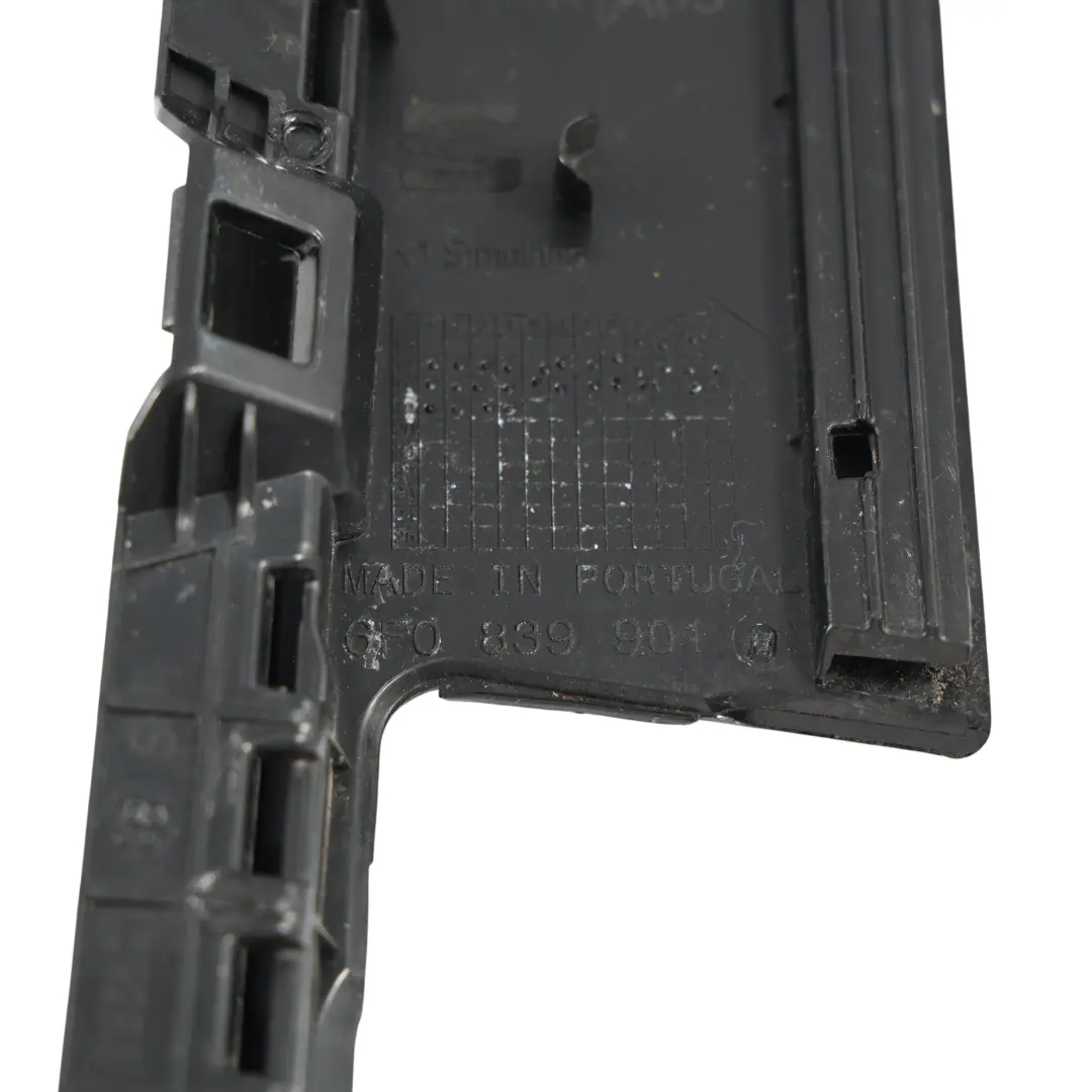 Seat Ibiza 6F Moldura Pilar B Puerta Trasera Izquierda Negra - SKU 6F0839901D - Número de pieza 6F0839901D