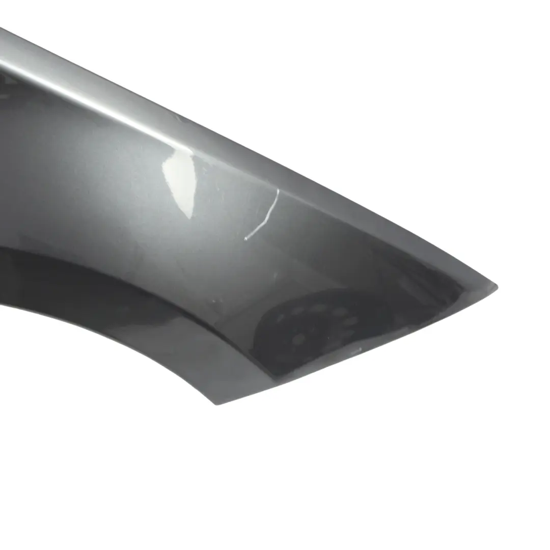 Pannello laterale parafango anteriore destro Sparkling Graphite A22 per BMW E81 E87 con numero di parte 7133228 BMW E81 E87 Pannello laterale parafango anteriore destro Sparkling Graphite A22 - SKU 7133228-SG2 - Numero di parte 7133228