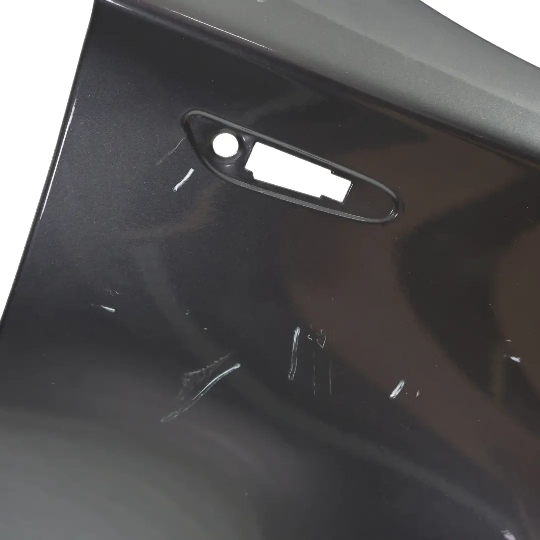 Pannello laterale parafango anteriore destro Sparkling Graphite A22 per BMW E81 E87 con numero di parte 7133228 BMW E81 E87 Pannello laterale parafango anteriore destro Sparkling Graphite A22 - SKU 7133228-SG2 - Numero di parte 7133228