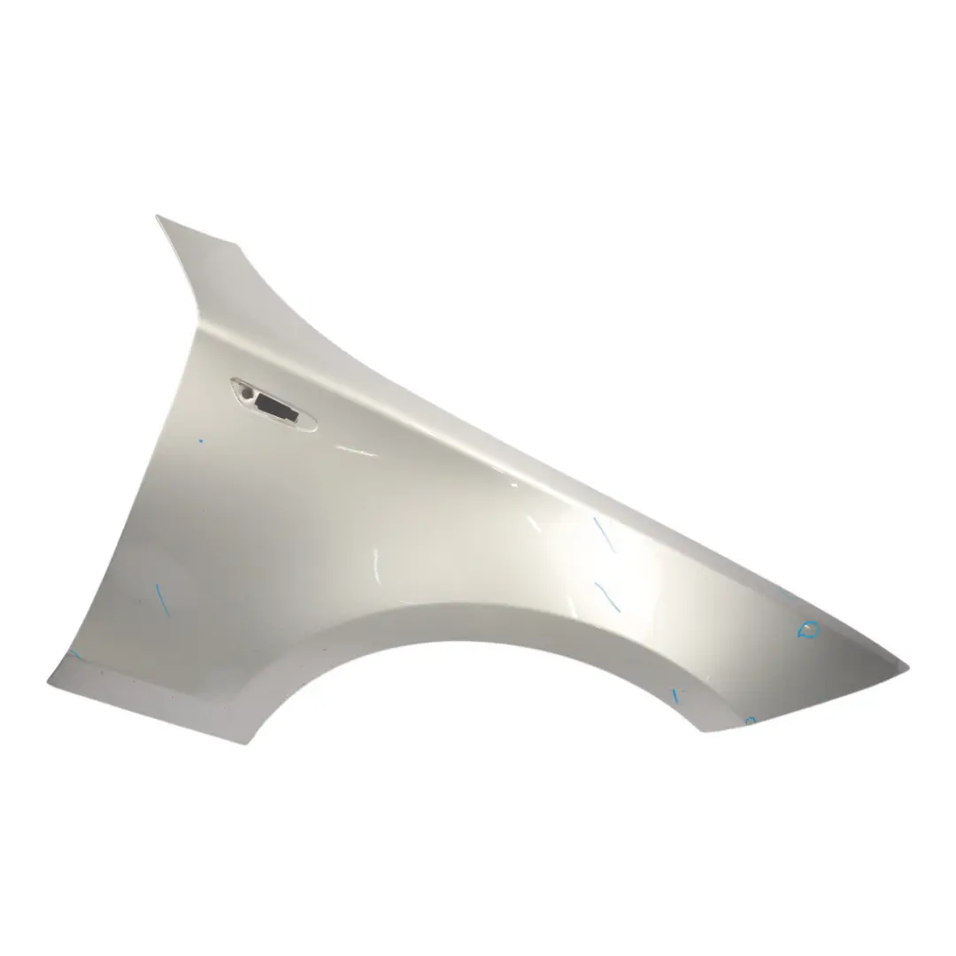 Pannello Laterale Ant. Dx Argento-Titanio Argento Metallo per BMW E81 E82 E87 E88 con numero di parte 7133228 BMW E81 E82 E87 E88 Pannello Laterale Ant. Dx Argento-Titanio Argento Metallo - SKU 7133228-TS5 - Numero di parte 7133228