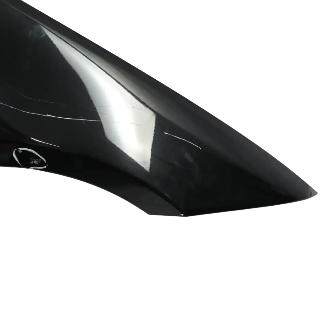 Pannello laterale parafango anteriore destro Black Sapphire - 475 per BMW E90 E91 con numero di parte 7135680 BMW E90 E91 Pannello laterale parafango anteriore destro Black Sapphire - 475 - SKU 7135680-BS1 - Numero di parte 7135680