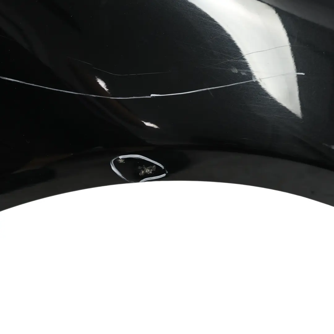 Pannello laterale parafango anteriore destro Black Sapphire - 475 per BMW E90 E91 con numero di parte 7135680 BMW E90 E91 Pannello laterale parafango anteriore destro Black Sapphire - 475 - SKU 7135680-BS1 - Numero di parte 7135680