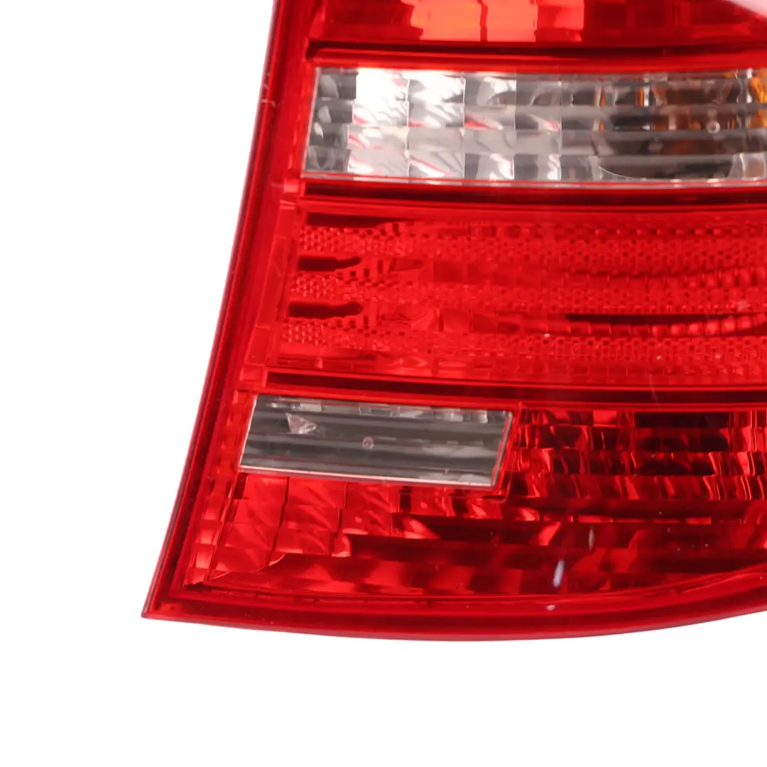 Lampa tylna prawa prawy tył do BMW E81 E87 LCI o numerze 7164956 BMW E81 E87 LCI Lampa tylna prawa prawy tył - SKU 7164956-2 - Numer Części 7164956