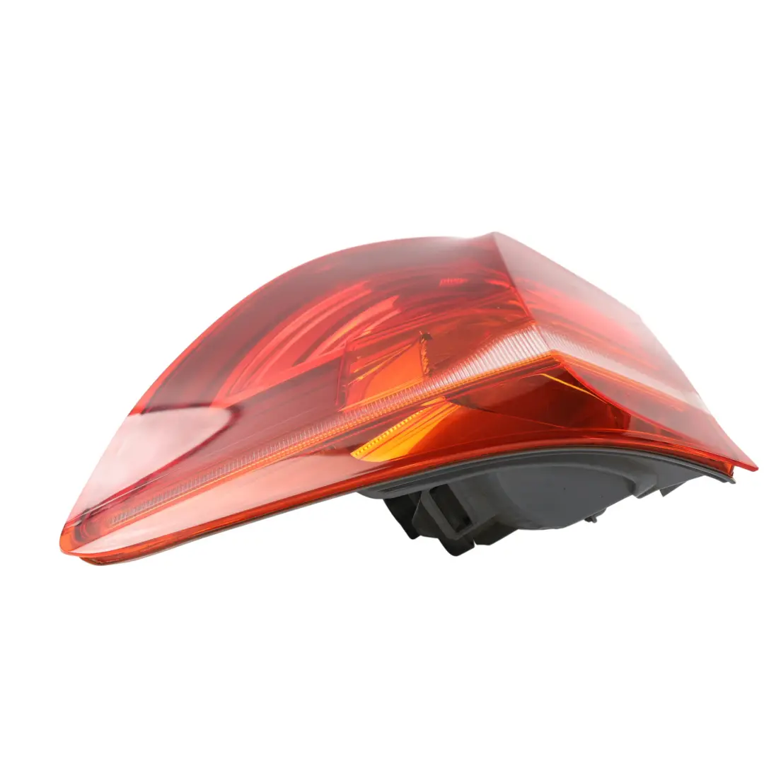 Lampa Tylna Prawa W Błotnik do BMW X3 F25 o numerze 7217306 BMW X3 F25 Lampa Tylna Prawa W Błotnik - SKU 7217306-1 - Numer Części 7217306